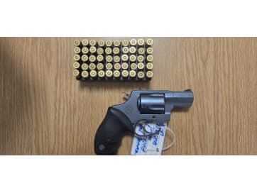 Revolver Taurus-85 koos laskemoonaga