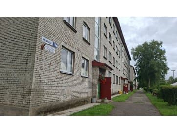 Ida-Viru maakond, Kohtla-Järve linn, Ahtme linnaosa, Sõpruse tn 14a-31. Üldpind 36,30 m2, 2-toaline korter, 1.korrus.