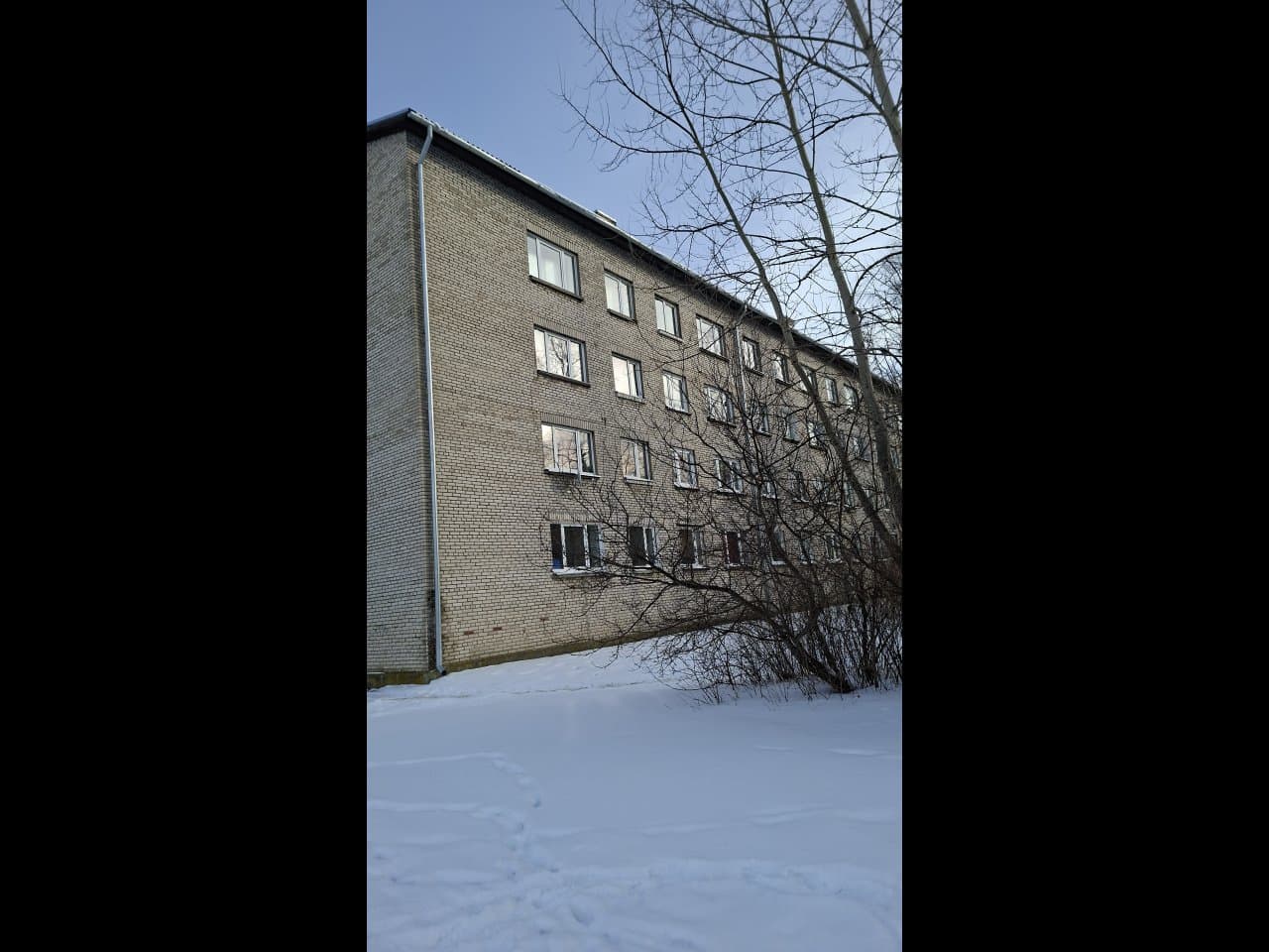 Ida-Viru maakond, Kohtla-Järve linn, Ahtme linnaosa, Sõpruse tn 8a-42, 2-toaline korter, 4.korrus