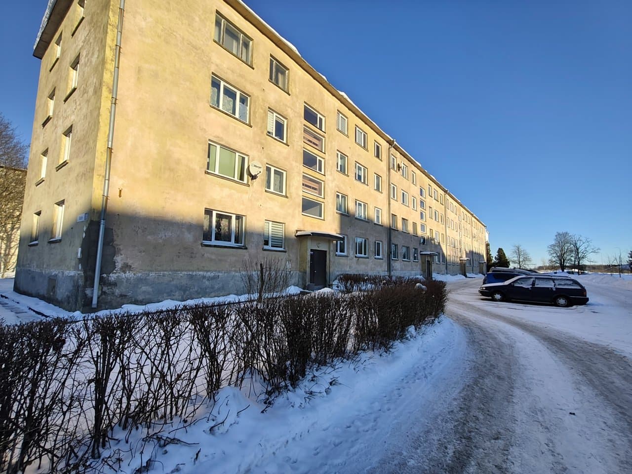 Ida-Viru maakond, Kohtla-Järve linn, Järve linnaosa, Katse tn 11-21, 3-toaline korter, 2.korrus