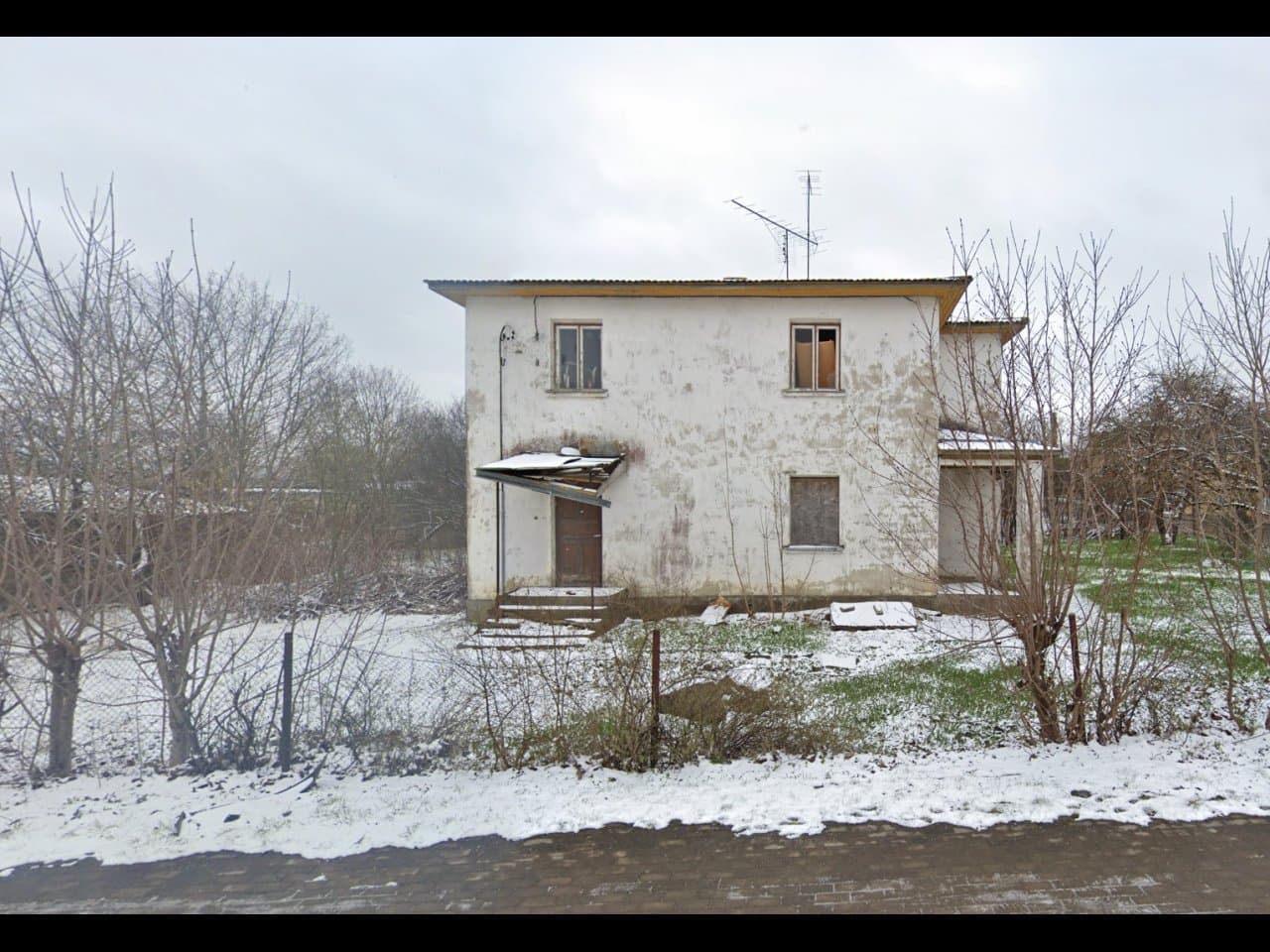 MÜÜAKSE KINNISTU ½ MÕTTELINE OSA! Rakvere linn, Võidu tn 57 (krunt 1557 m2)
