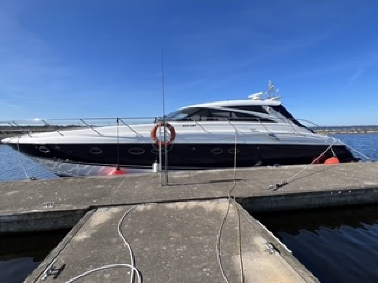 Mootorpaat Princess V58